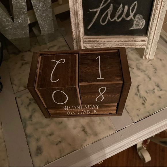 🗓️Rae Dunn Block Calendar 🗓️ - Picture 11 of 14